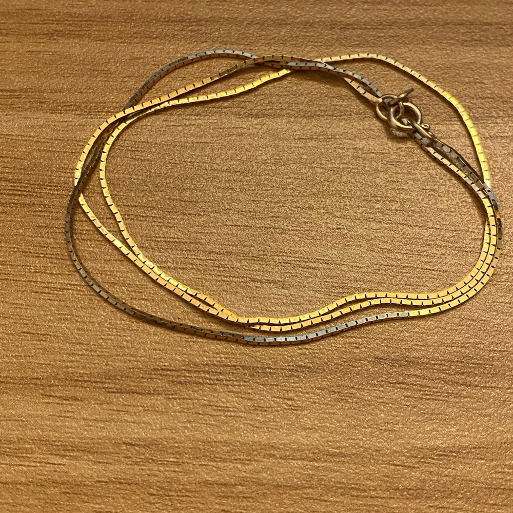 14KT Solid Gold Women's Necklace - ~ 2.6 g